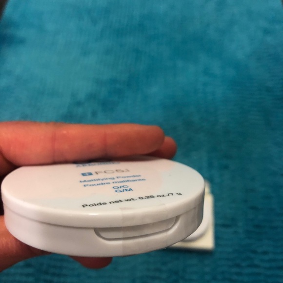 NEW Arbonne Mattifying Powder - Picture 6 of 6